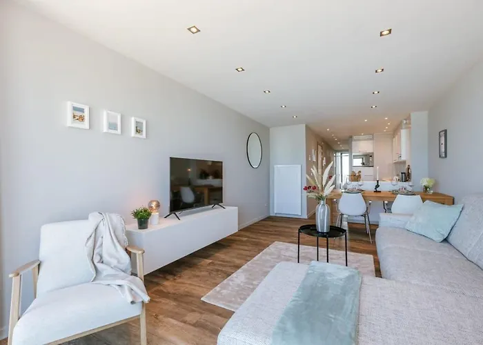 Huswell - Cosy Apartment With Frontal Seaview