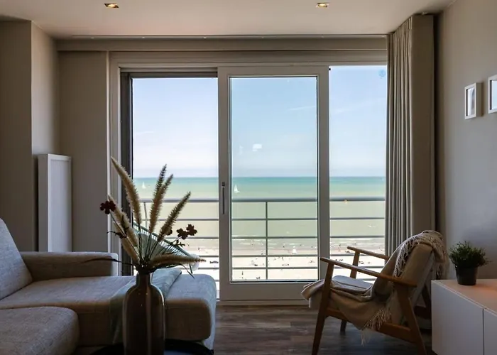 Huswell - Cosy Apartment With Frontal Seaview